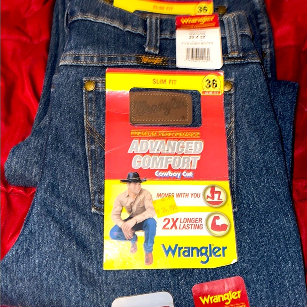 Men Wrangler jean size 29x32. 29x34